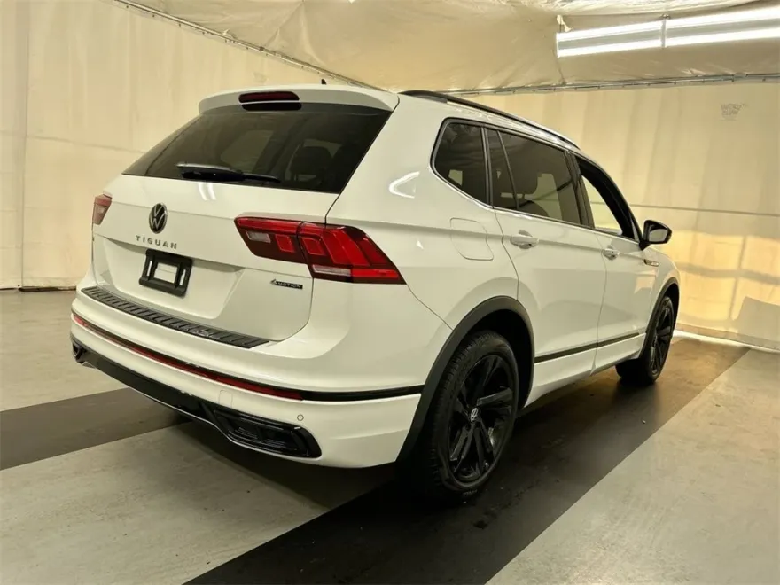 2024 Volkswagen Tiguan SE R-Line Black photo 1