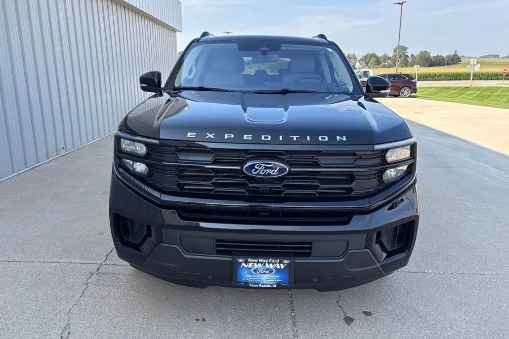 2025 Ford Expedition photo 1