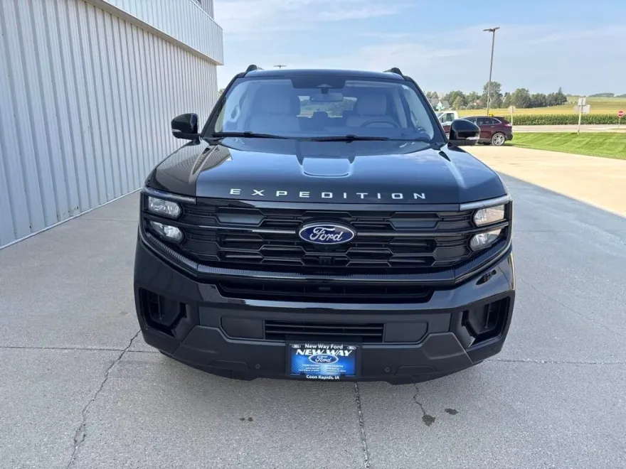 2025 Ford Expedition photo 1
