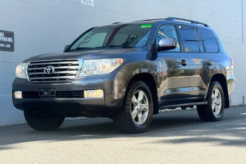 2011 Toyota Land Cruiser VX photo 1