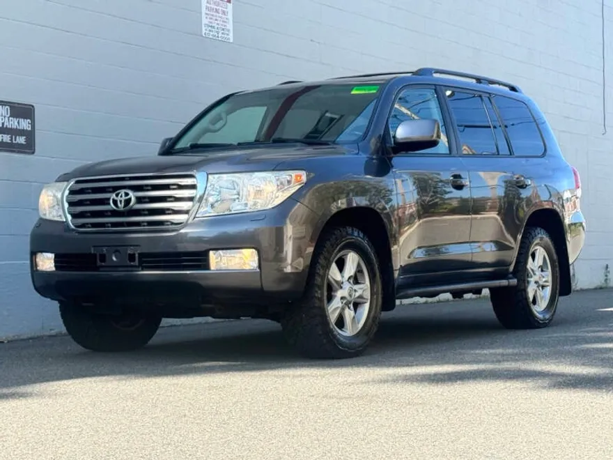2011 Toyota Land Cruiser VX photo 1
