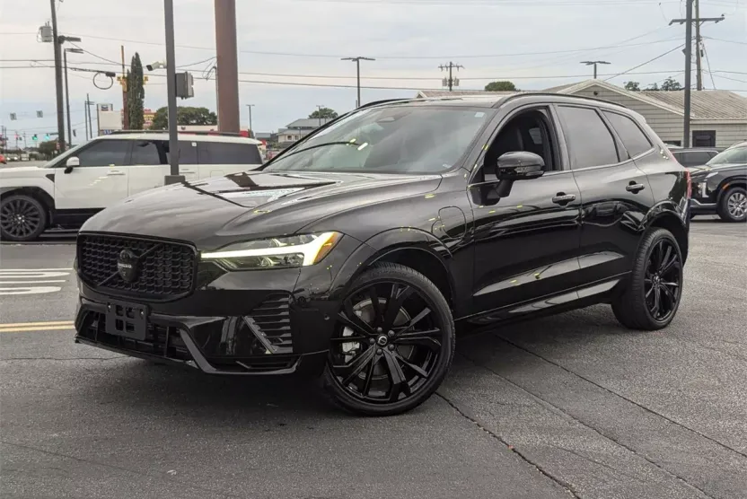 2024 Volvo XC60 Recharge Hybrid Ultimate Black Edition photo 1