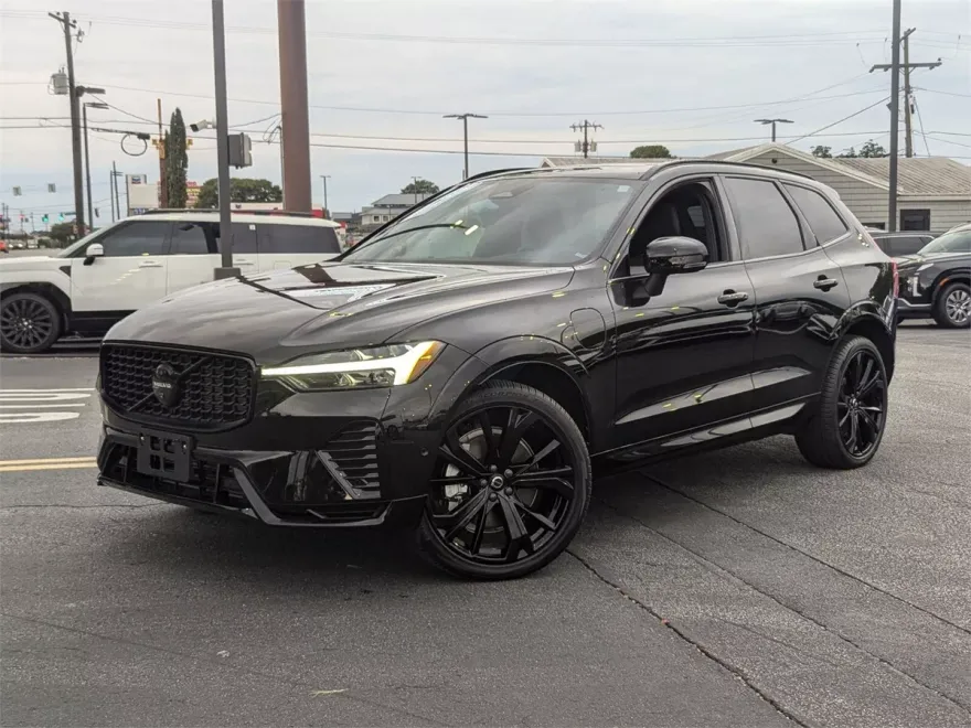 2024 Volvo XC60 Recharge Hybrid Ultimate Black Edition photo 1