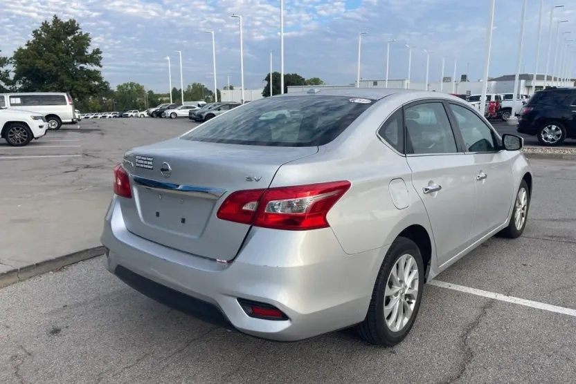2019 Nissan Sentra SV photo 1