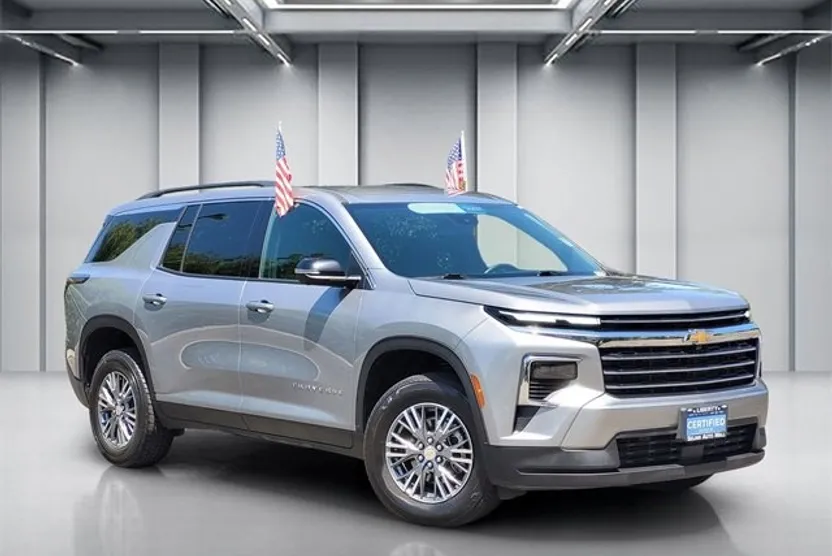 2024 Chevrolet Traverse photo 1