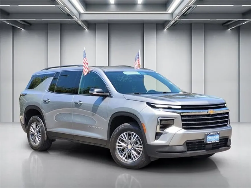 2024 Chevrolet Traverse photo 1