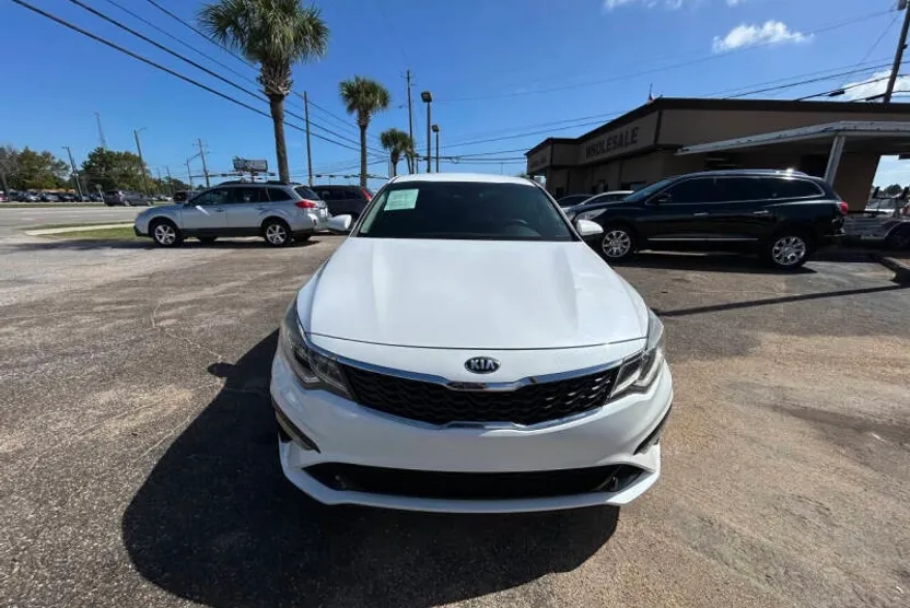 2019 Kia Optima LX photo 1