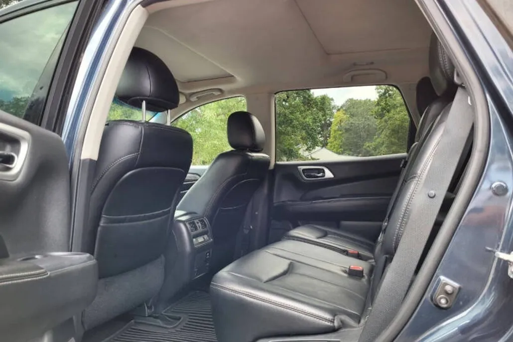 2015 Nissan Pathfinder SL photo 1