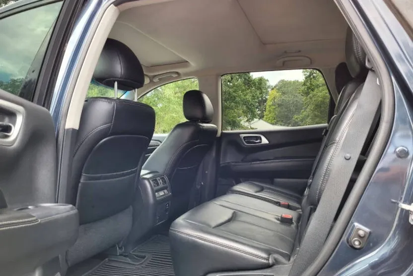 2015 Nissan Pathfinder SL photo 1