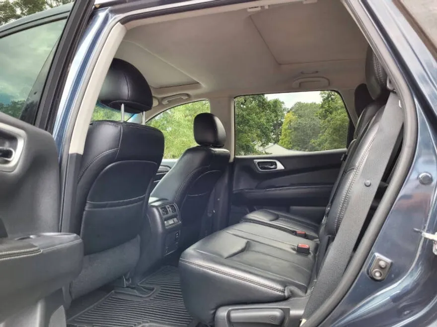 2015 Nissan Pathfinder SL photo 1