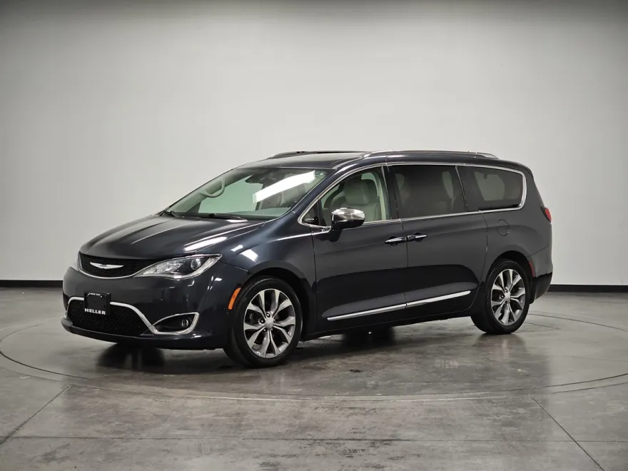2019 Chrysler Pacifica Limited photo 1