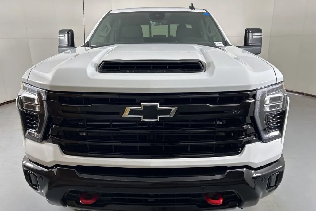 2025 Chevrolet Silverado 2500HD LT photo 1