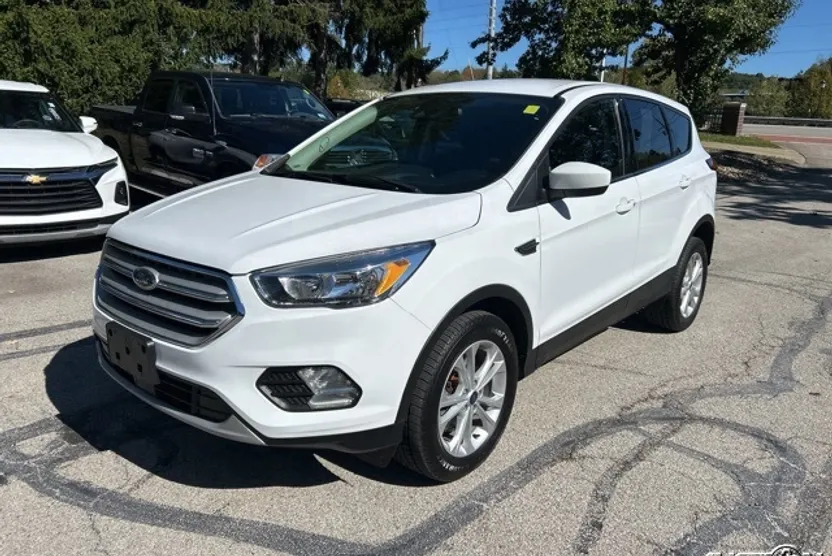 2019 Ford Escape SE photo 1