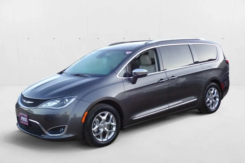 2017 Chrysler Pacifica Limited photo 1