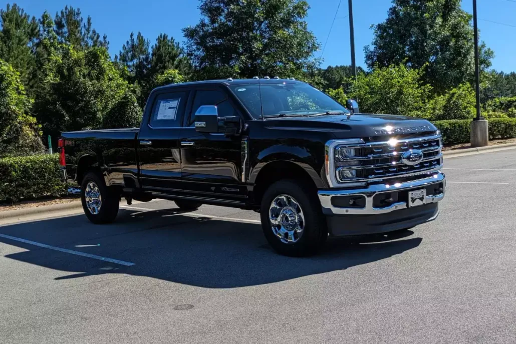 2025 Ford F-350 Lariat photo 1