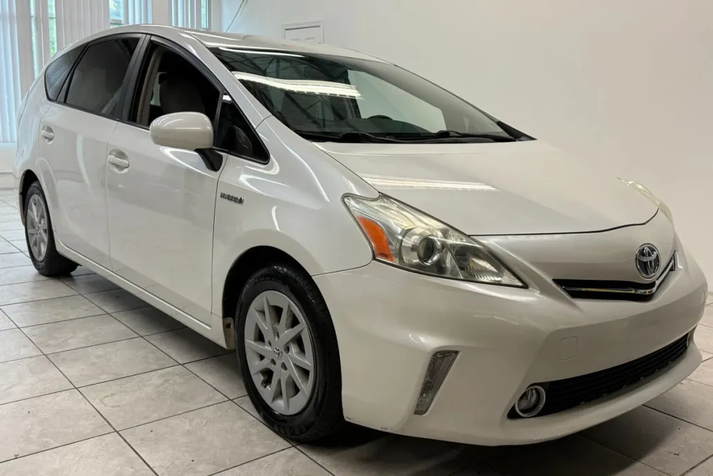 2013 Toyota Prius V photo 1