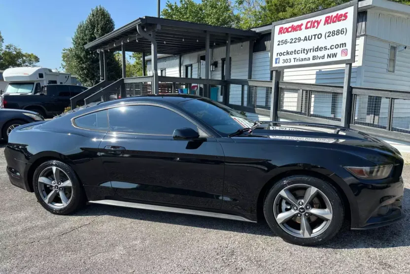 2016 Ford Mustang V6 photo 1