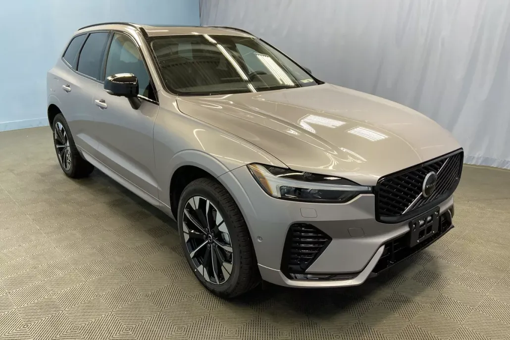 2026 Volvo XC60 B5 Plus photo 1