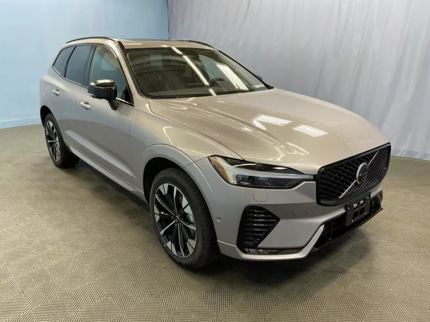 2026 Volvo XC60 B5 Plus photo 1