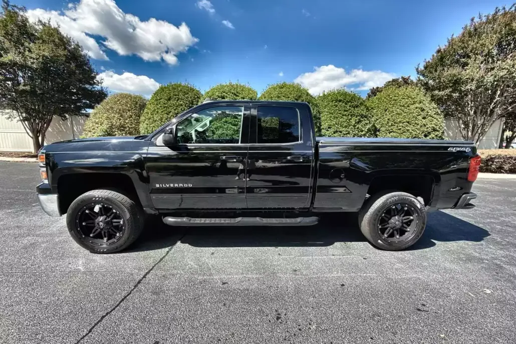2015 Chevrolet Silverado 1500 LT photo 1