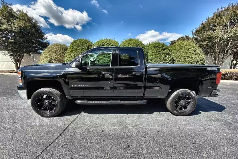 2015 Chevrolet Silverado 1500 LT photo 1