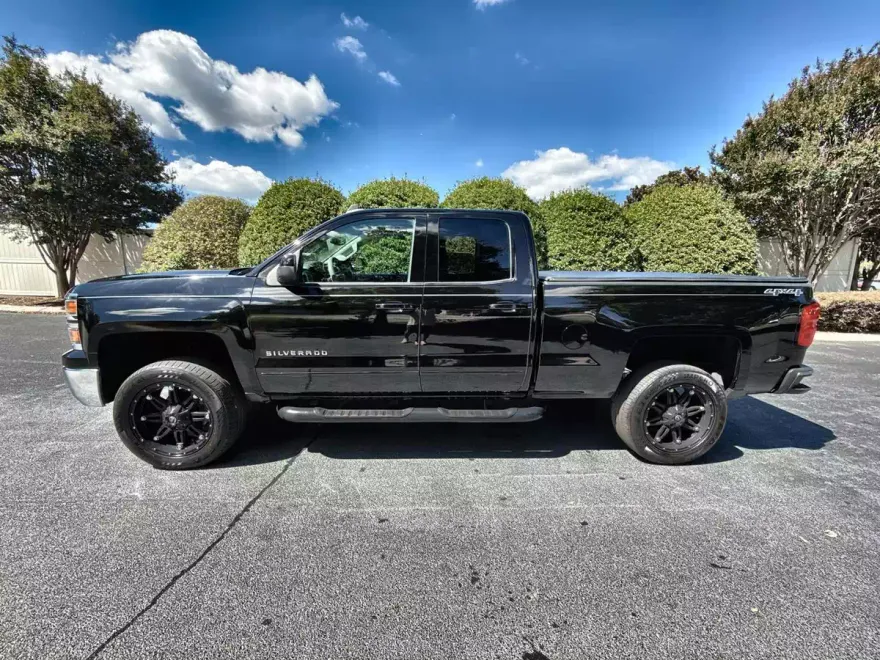2015 Chevrolet Silverado 1500 LT photo 1