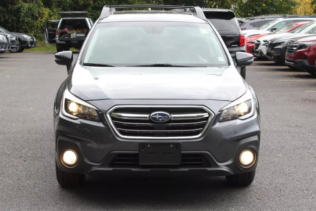 2019 Subaru Outback Premium photo 1