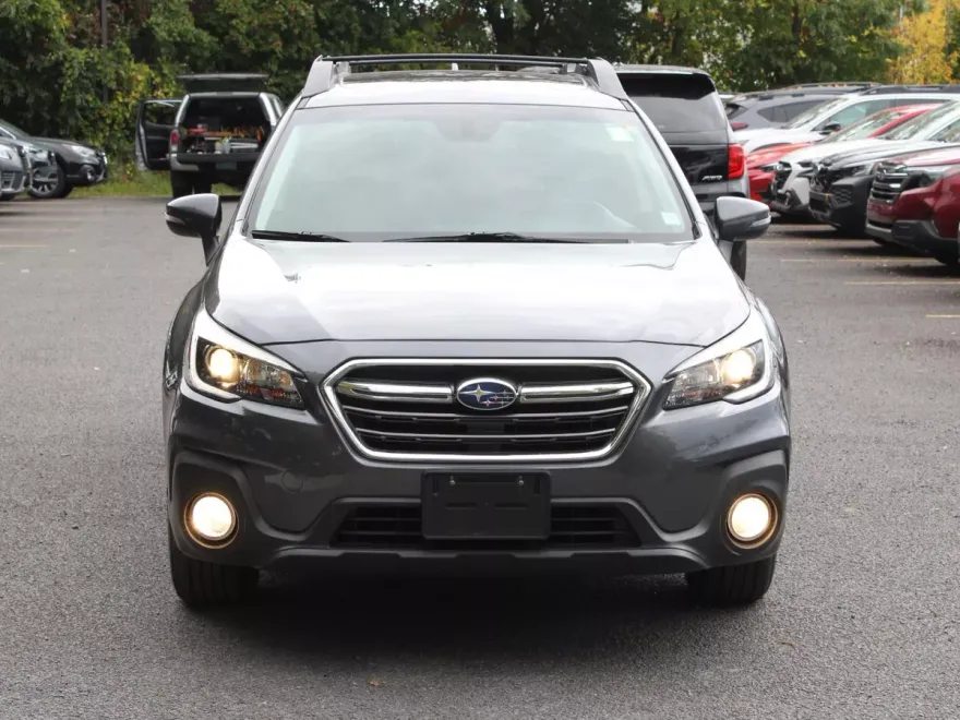 2019 Subaru Outback Premium photo 1