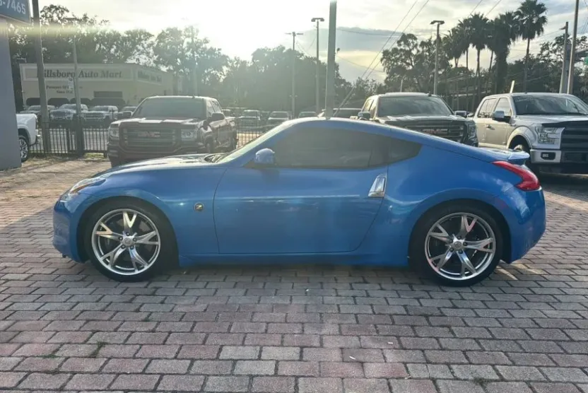 2010 Nissan 370Z Touring photo 1