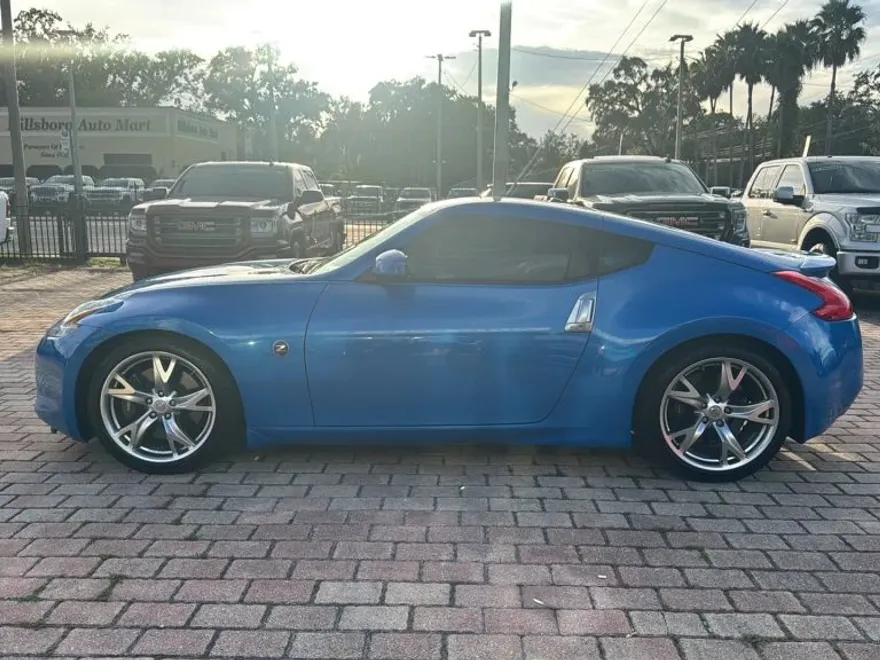 2010 Nissan 370Z Touring photo 1