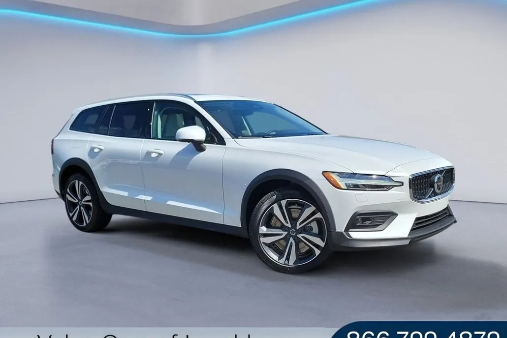 2026 Volvo V60 Cross Country B5 Plus photo 1