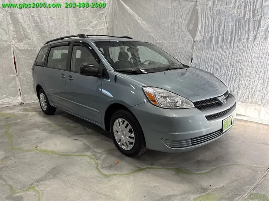 2005 Toyota Sienna CE photo 1