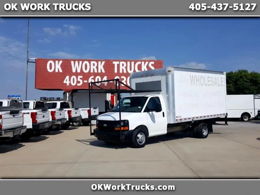 2016 Chevrolet Express photo 1