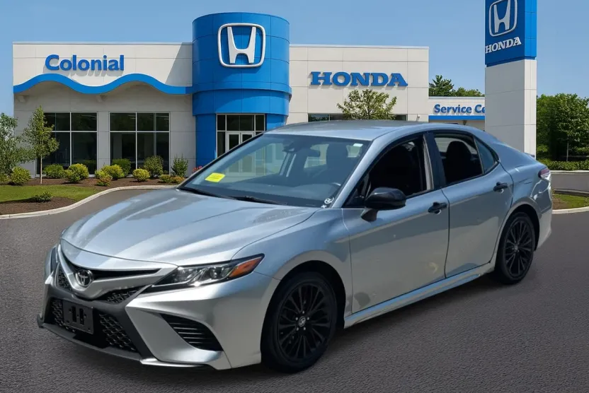 2020 Toyota Camry SE photo 1