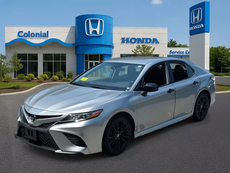 2020 Toyota Camry SE photo 1
