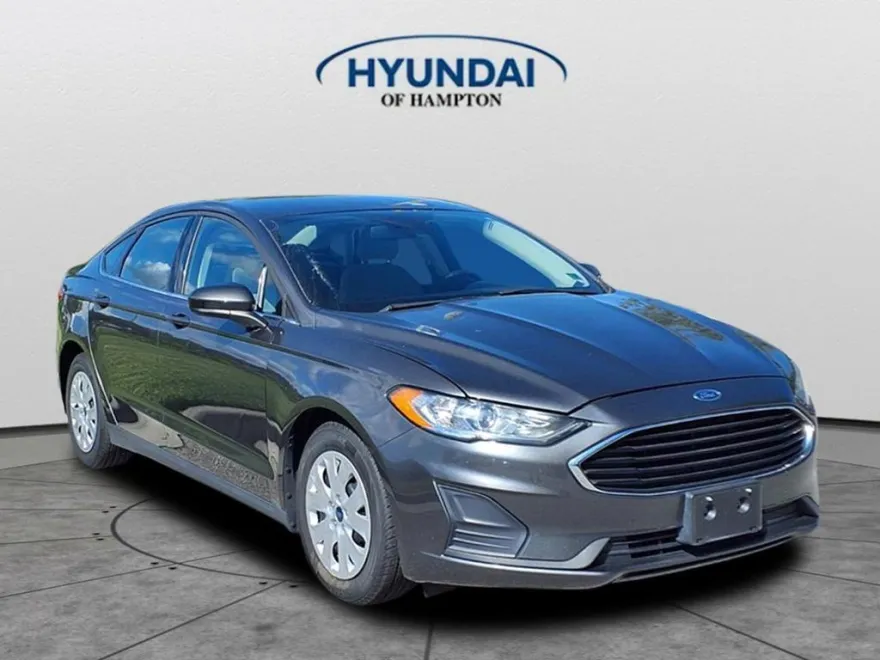 2020 Ford Fusion S photo 1