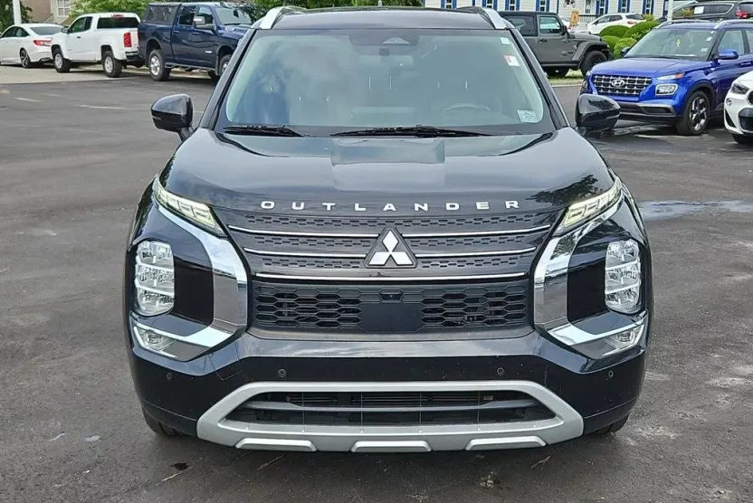 2022 Mitsubishi Outlander SEL photo 1
