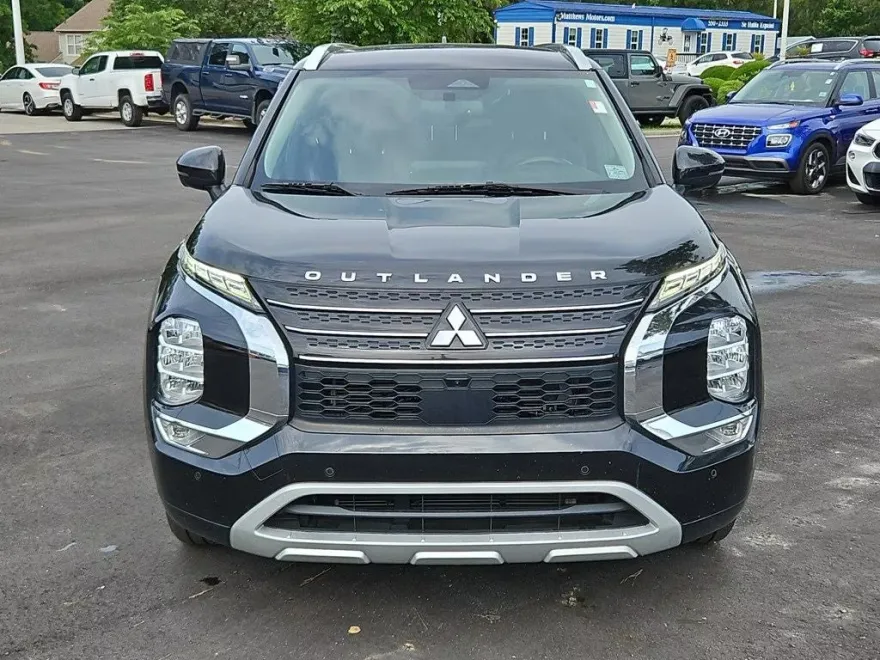 2022 Mitsubishi Outlander SEL photo 1