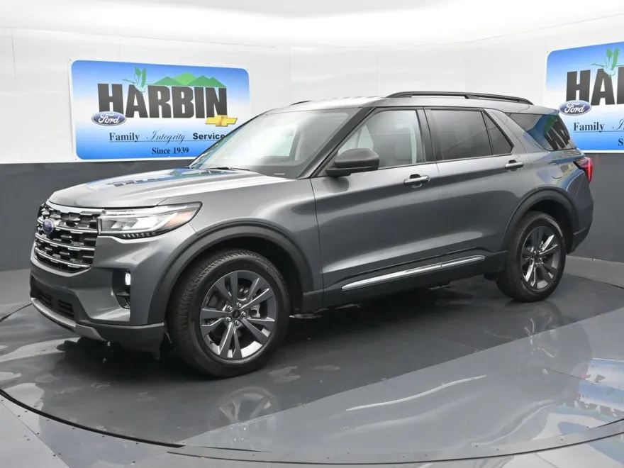 2025 Ford Explorer photo 1