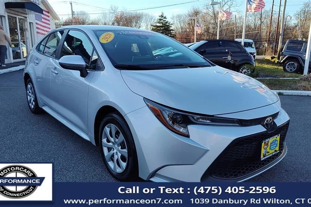 2020 Toyota Corolla LE photo 1