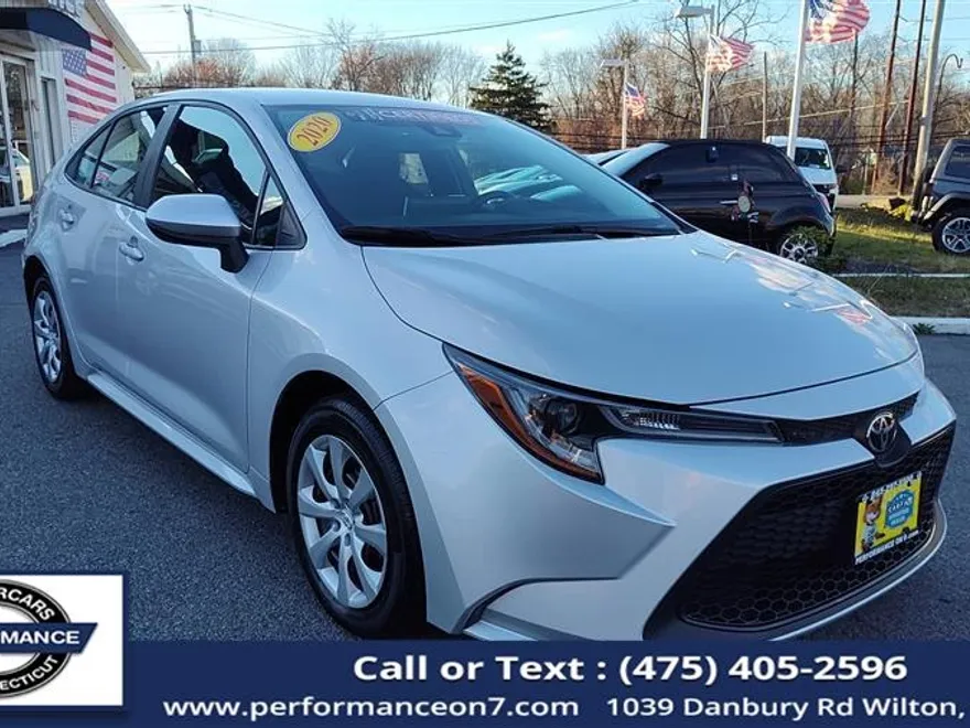2020 Toyota Corolla LE photo 1