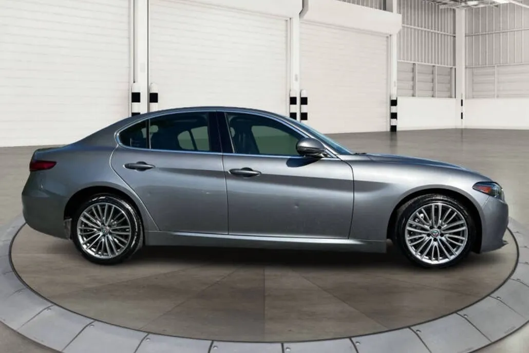 2018 Alfa Romeo Giulia Ti photo 1