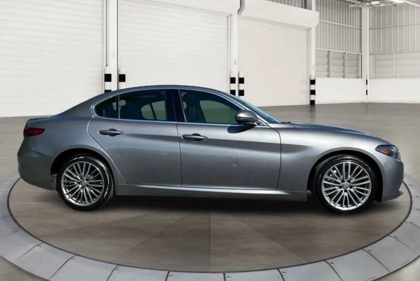 2018 Alfa Romeo Giulia Ti photo 1