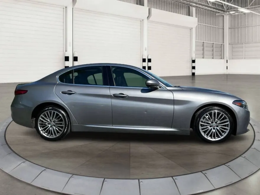 2018 Alfa Romeo Giulia Ti photo 1