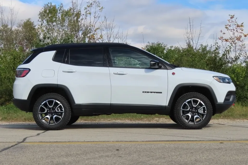 2026 Jeep Compass Trailhawk photo 1