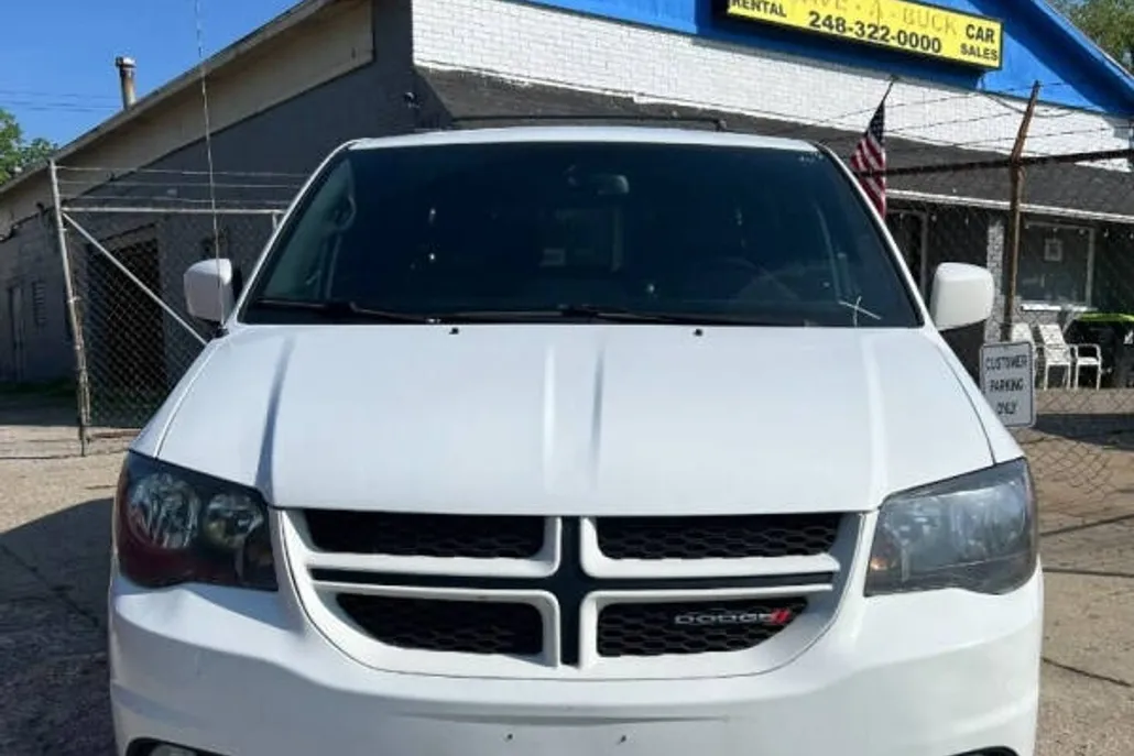 2017 Dodge Grand Caravan GT photo 1
