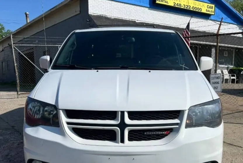 2017 Dodge Grand Caravan GT photo 1