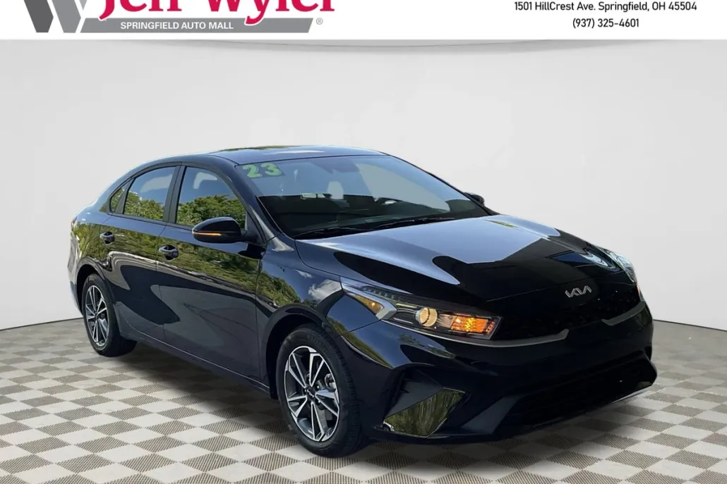 2023 Kia Forte LXS photo 1