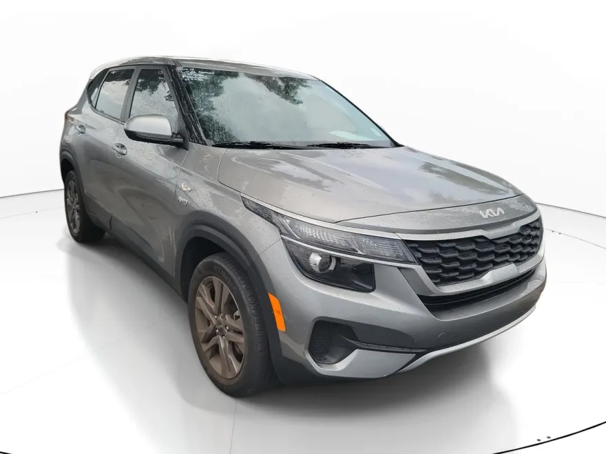 2023 Kia Seltos LX photo 1
