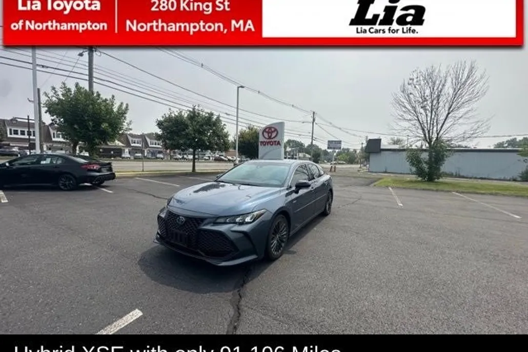 2021 Toyota Avalon Hybrid XSE photo 1